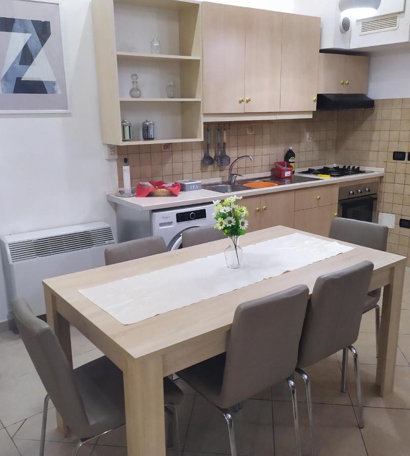 Casa Flora Fondi Centro Storico Apartman Kültér fotó